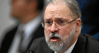 Alexandre de Moraes arquiva notícia-crime contra Augusto Aras por prevaricação