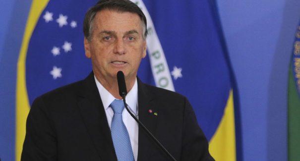 Bolsonaro pede liberação de rodovias aos caminhoneiros
