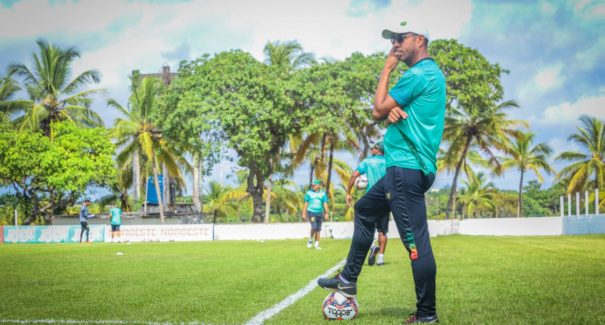 Surian ainda tem dúvidas para definir o Sampaio