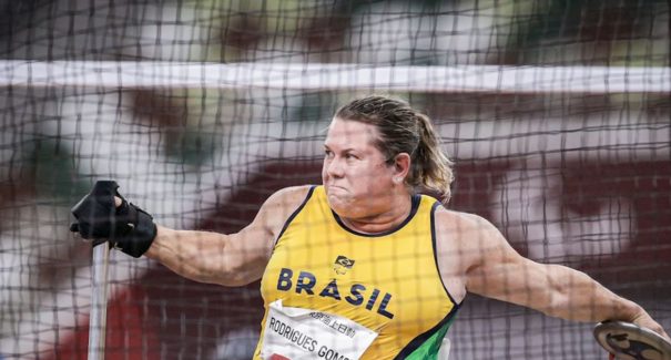 Elizabeth Gomes bate recorde mundial e leva ouro no lançamento de disco