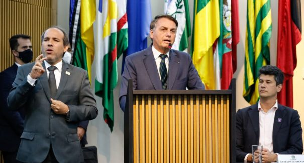 Bolsonaro lança programa que levará água potável a escolas do Nordeste