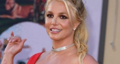 Pai de Britney Spears desiste de tutela da cantora e internet comemora; entenda