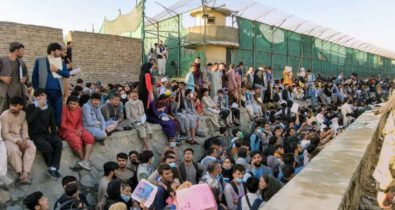 Retirada de civis do Afeganistão é acelerada devido prazo dado pelo Talibã
