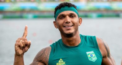 Isaquias Queiroz é ouro na canoagem de velocidade