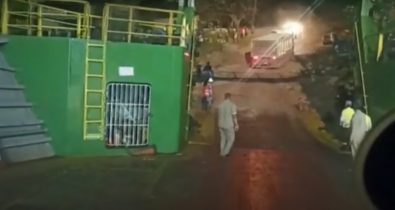 Vídeo: carreta capota na saída do Terminal Cujupe