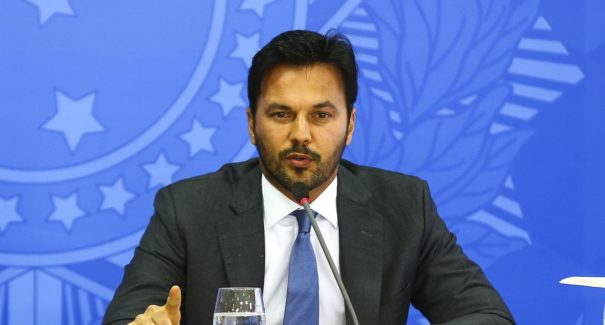 Ministro Fabio Faria esclarece uso de recursos para ações contra covid