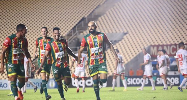 Série B: Sampaio Corrêa derrota Náutico por 2 a 0