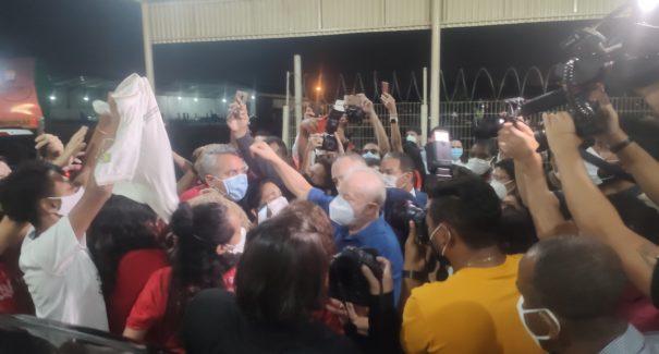 Ex-presidente Lula chega a São Luís