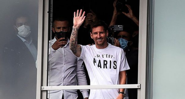 Lionel Messi é aclamado na França após acertar com o PSG