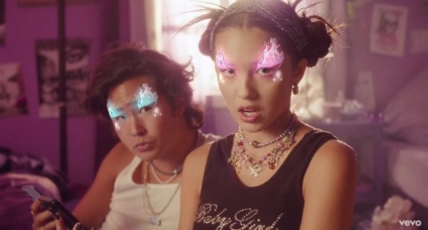 Olivia Rodrigo lança videoclipe surpresa