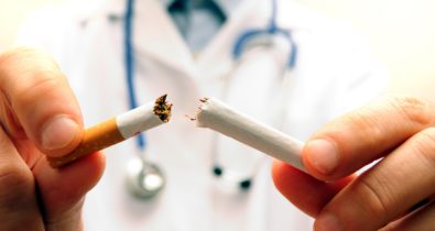 Especialista alerta sobre os riscos para quem fuma cigarro
