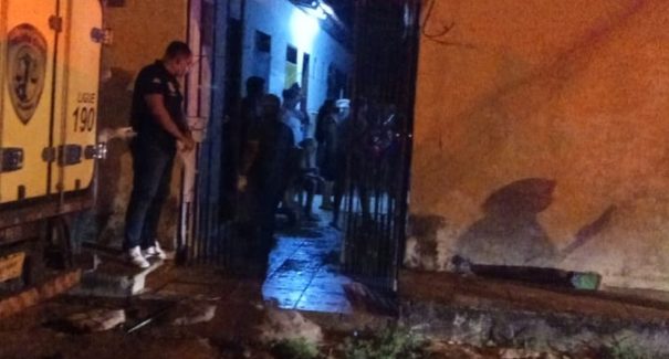 Mãe muda versão e confessa que deixou criança sozinha em casa para ir à uma festa de reggae