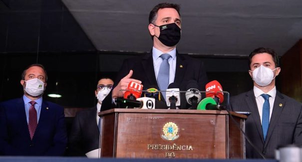 Pacheco responde Bolsonaro após críticas: “Não farei disso cavalo de batalha”