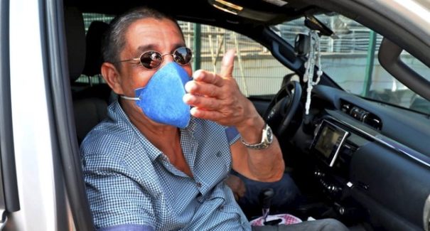 Zeca Pagodinho melhora da Covid-19 e agradece orações: “o importante é se vacinar”