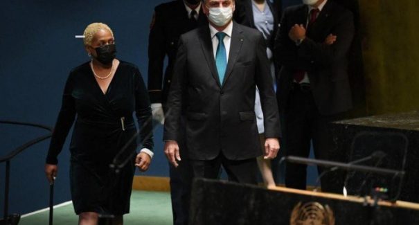 Brasil vai conceder visto humanitário a afegãos, diz Bolsonaro