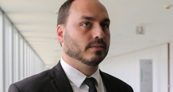 Carlos Bolsonaro é apontado como chefe de organização criminosa