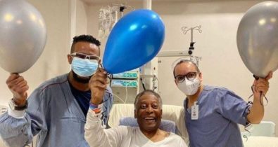 Pelé recebe alta do hospital após um mês internado