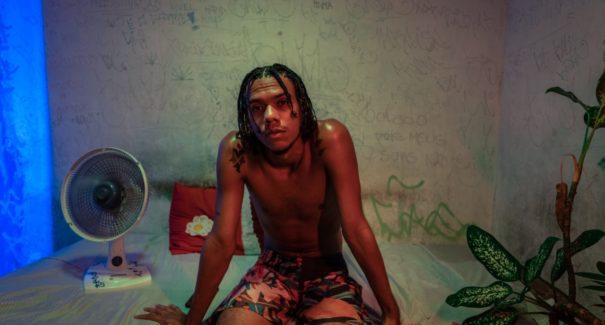 Marco Gabriel lança videoclipe para a potente “Síndrome do Pensamento Acelerado”