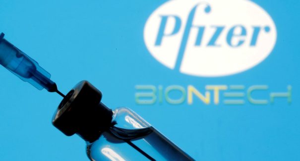 Pfizer diz que proteção contra Ômicron necessita de três doses