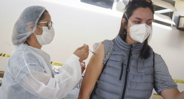 Fiocruz avalia efetividade da CoronaVac, AstraZeneca e Pfizer