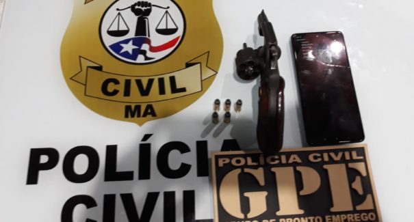 Adolescente é apreendido com arma de fogo e droga em bar