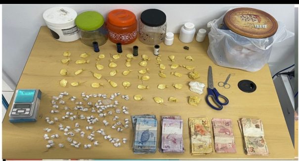 Dupla é presa por tráfico de drogas no Bairro de Fátima