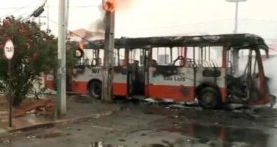 Ônibus é tomado por chamas em São Luís