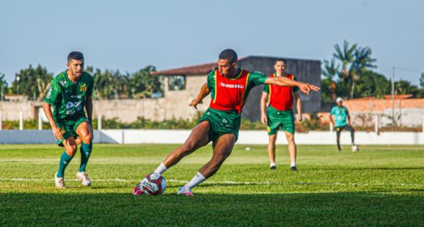 Sampaio busca substituto de Daniel e negocia volta de Paulo Sérgio