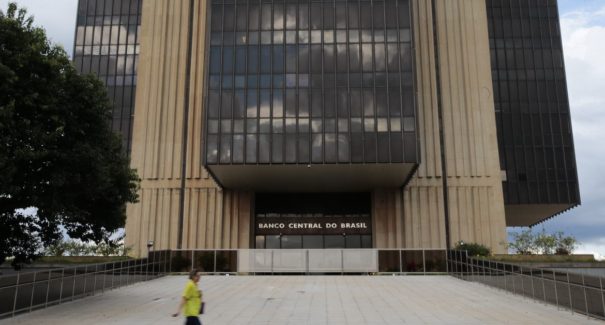 Mercado financeiro aumenta projeção da inflação para 8,35%