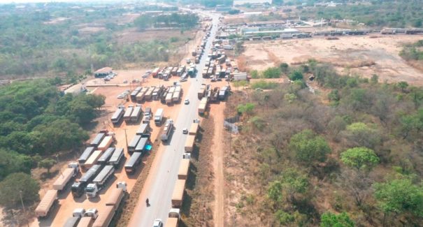 Caminhoneiros seguem no terceiro dia de protesto na BR-230