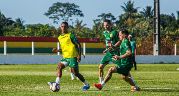Sampaio tem várias dúvidas para enfrentar o Confiança