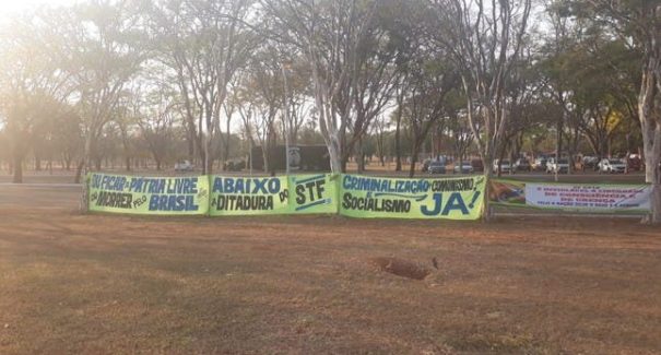 Com direito a cozinha, bolsonaristas voltam a acampar na Esplanada