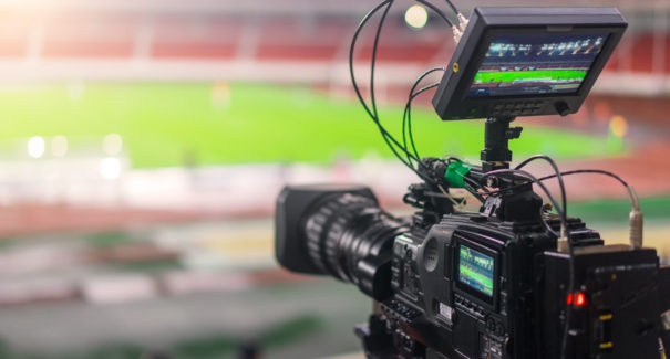 Bolsonaro sanciona Lei do mandante para transmissões do Futebol