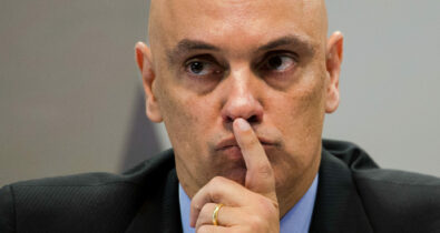 Moraes envia à PGR pedido para suspender posse de onze deputados