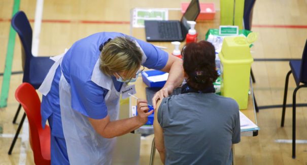 Vacinas agem contra covid grave, mesmo com nova variante