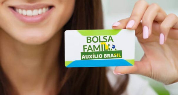 Valor do Auxílio Brasil será 20% maior que Bolsa Família