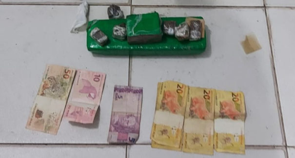Homem é preso em flagrante com mais de 1 kg de maconha em residência