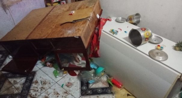 Homem tenta atear fogo em residência com esposa