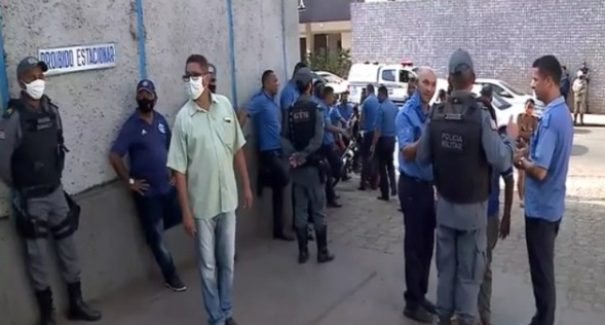 Rodoviários da empresa Ratrans realizam paralisação na manhã desta terça-feira