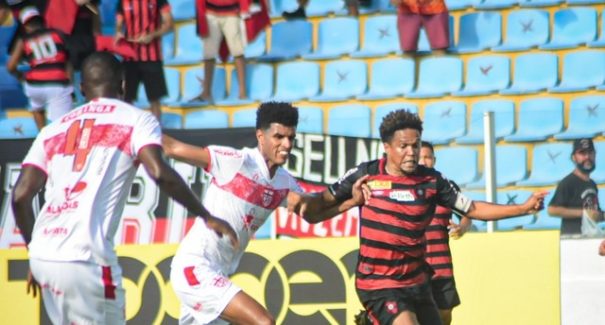 Papão bate o CRB com gol de Gustavo no último minuto