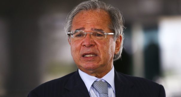Paulo Guedes testa positivo para Covid-19 após retorno dos EUA