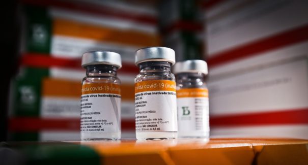 Cerca de 1 milhão de vacinas contra a covid-19 serão distribuídas pela Saúde