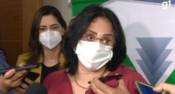 “A prioridade é a vacina ou é o absorvente?”, questiona Damares ao defender veto de Bolsonaro