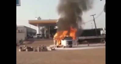 VÍDEO: Veículo pega fogo na BR-010 em Imperatriz