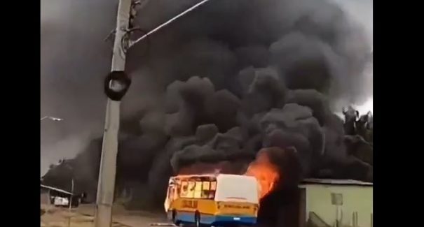 VÍDEO: Incêndio destrói ônibus escolar em Panaquatira