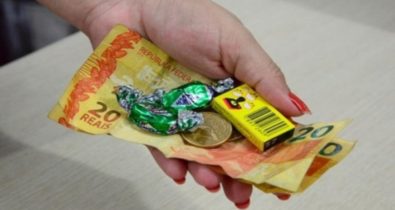 Sem balinhas: Aprovado PL que obriga comerciantes a pagar troco em dinheiro