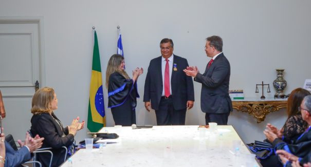Flávio Dino recebe medalha Maria Firmina dos Reis
