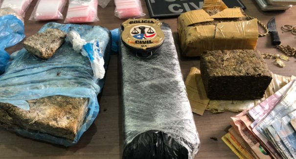Dupla é presa por tráfico de drogas e posse irregular de arma de fogo