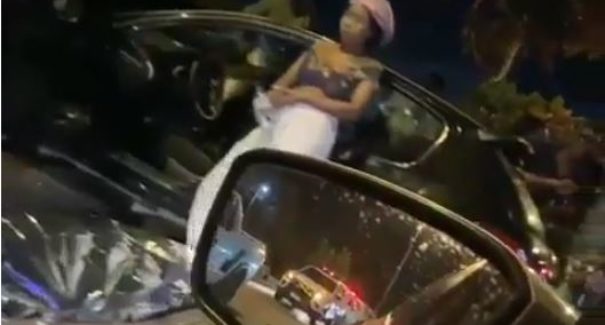 Mulher morre após colidir carro contra árvore na Av. dos Africanos