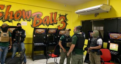 Polícia fecha casa de jogos de azar e prende quatro pessoas na Cohab